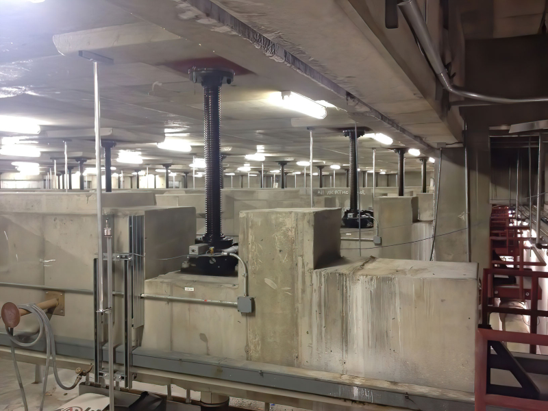 target center floor moving system